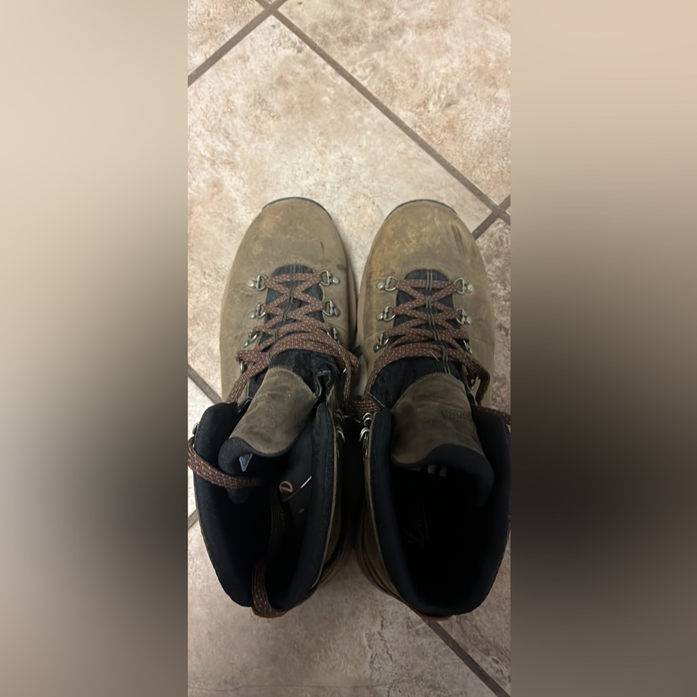 Men’s danner hiking boots size 11.5 only worn a couple times